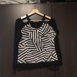 Cold shoulder geometric pattern top